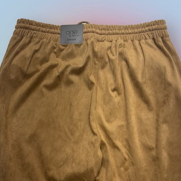ONE Women’s Small Brown Faux Suede Jogger Pant - Picture 3 of 3
